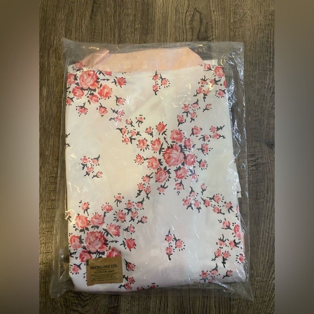 Women’s Morgan Lane floral print satin robe. Size S/M